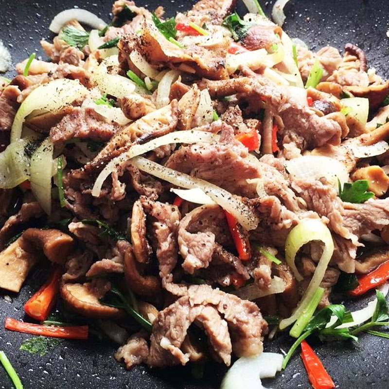 Bò xào hành nấm