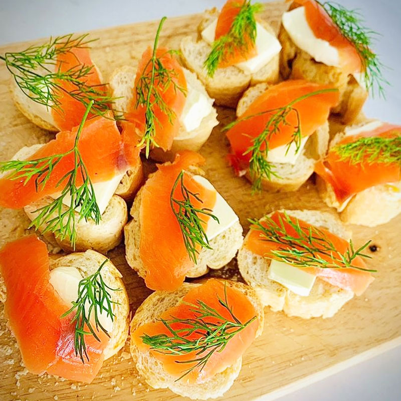 Cá hồi bỏ lò phô mai + bánh mỳ