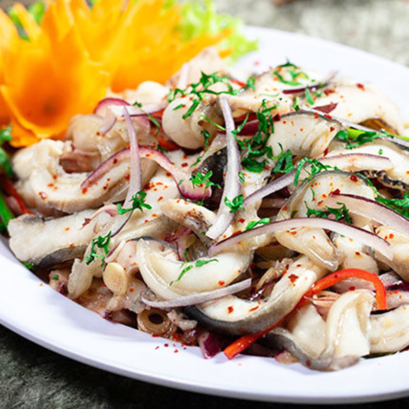 Cá lăng xào nấm hương rừng