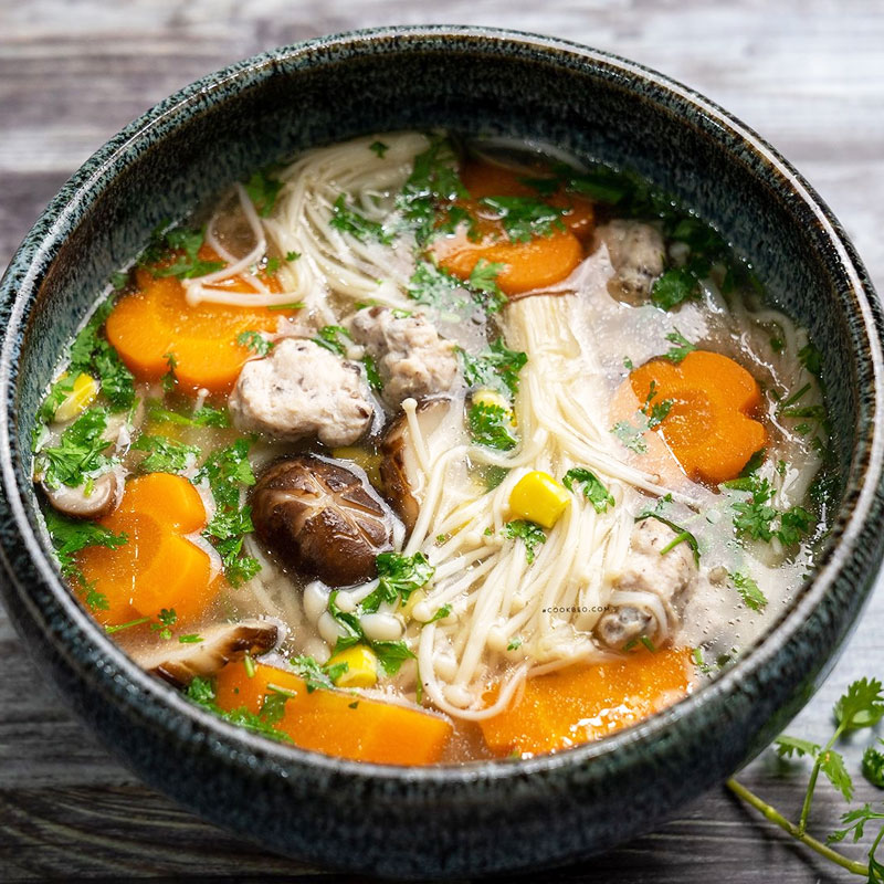 Canh chua thịt nấm