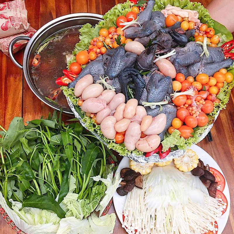 Lẩu gà đen hmong vị nấm đông trùng hạ thảo