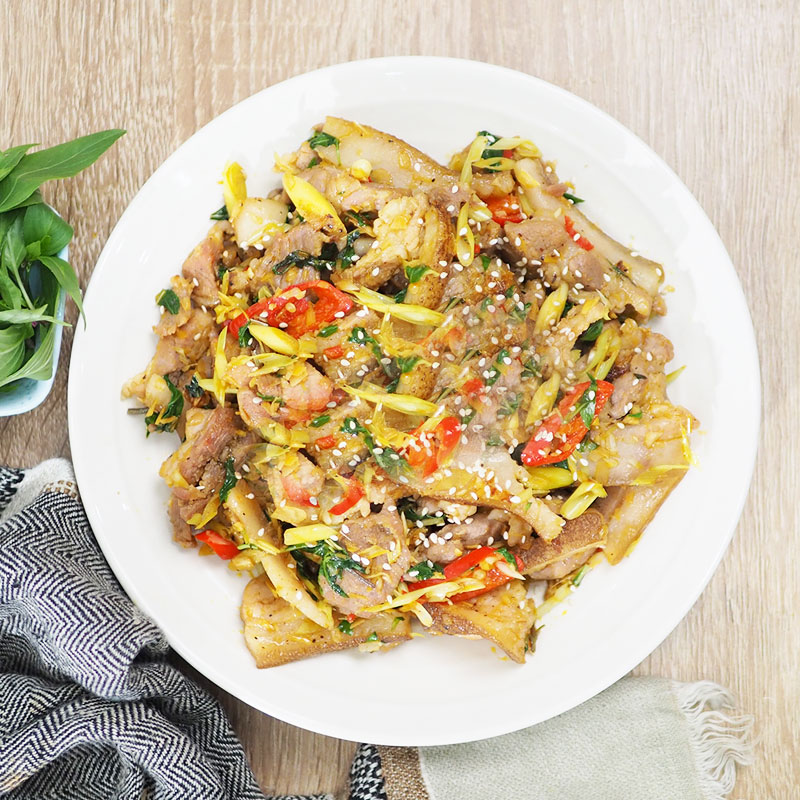 Lợn bản xào sả ớt