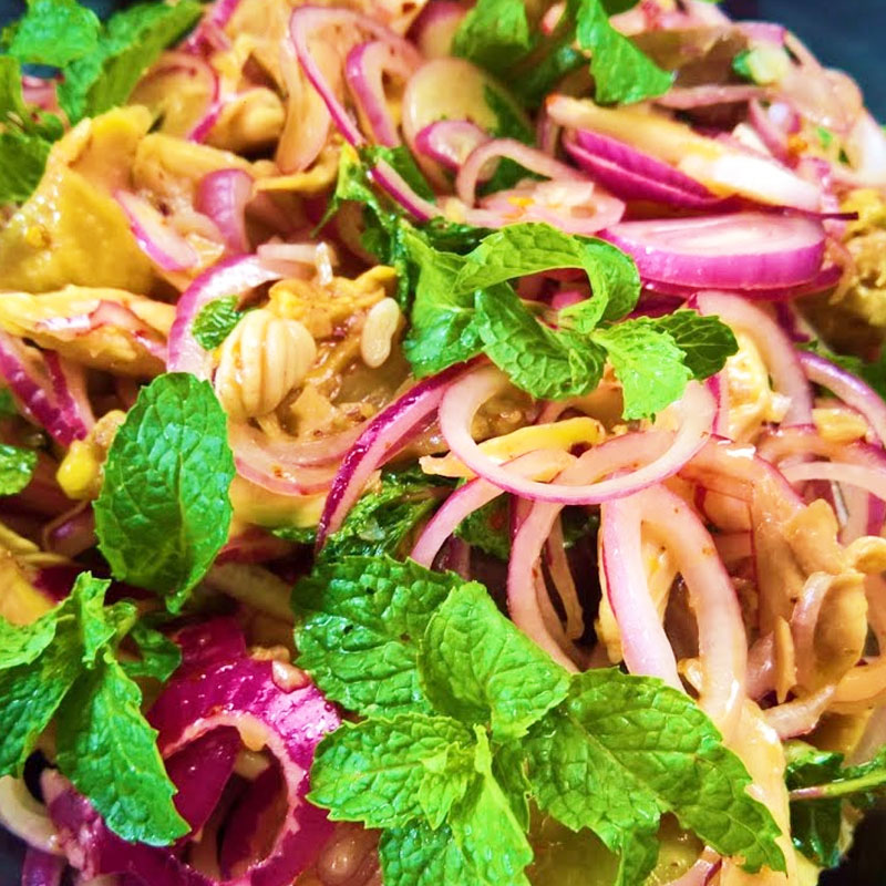 Nộm gà Tây Bắc hành tím